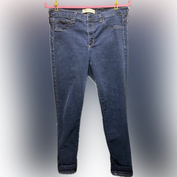 GAP Pants - Gap 1969 JEANS (GAP FOR GOOD) 32R EASY LEGGINGS (stretchy)